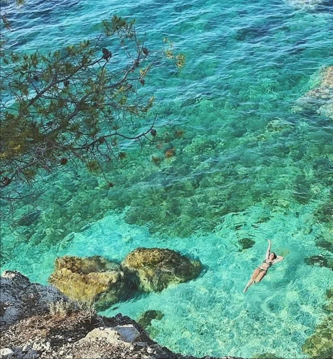 Nuotare nel mare cristallino del Salento
